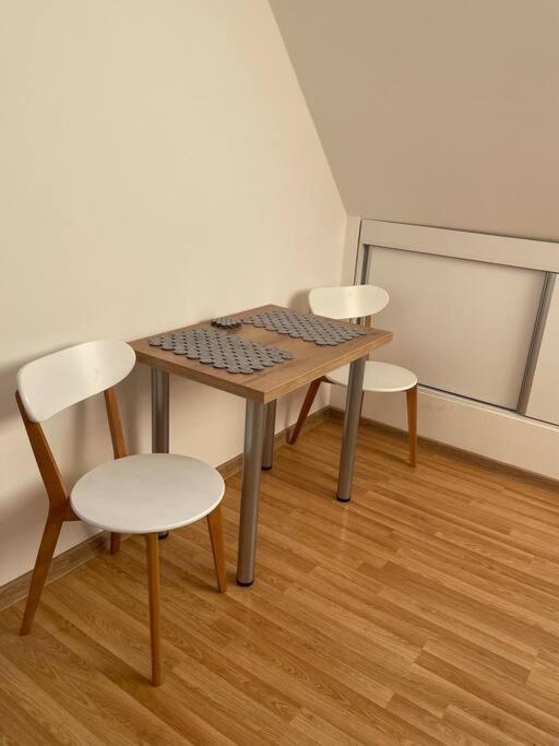 Easy Living Apartments - Old Town Брашов Екстер'єр фото