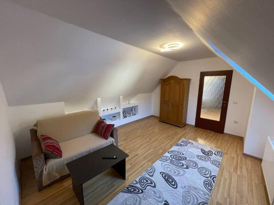 Easy Living Apartments - Old Town Брашов Екстер'єр фото