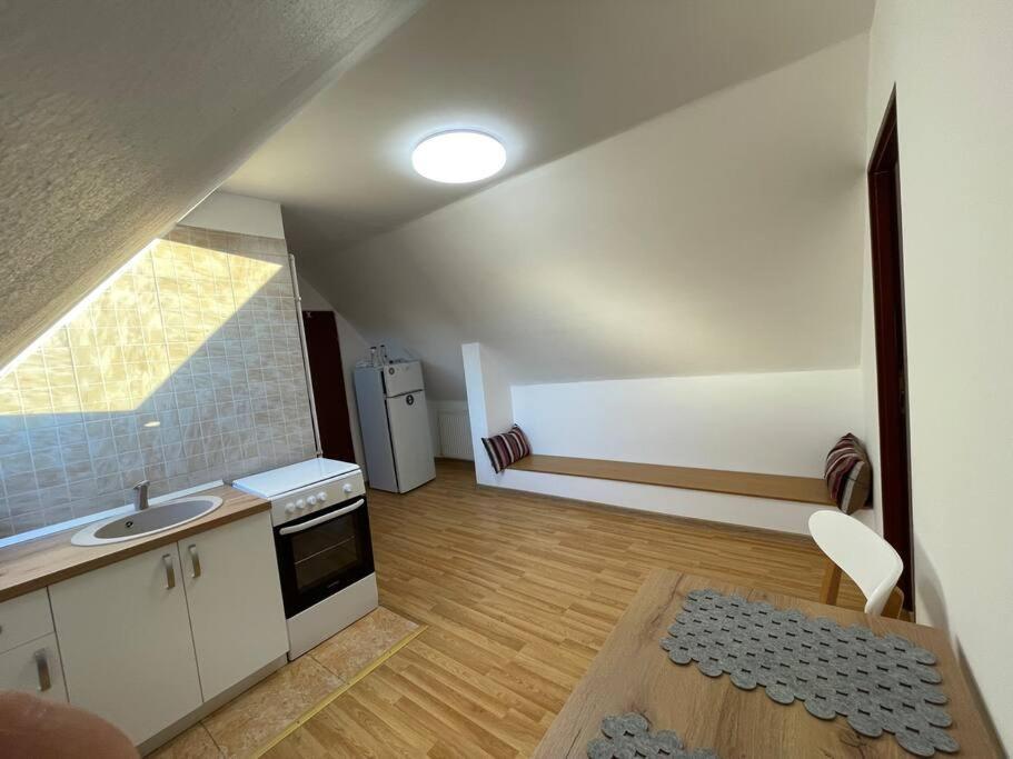 Easy Living Apartments - Old Town Брашов Екстер'єр фото